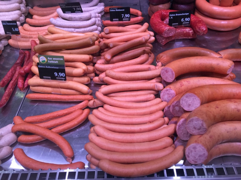 charcuterie-ST JEAN CAP FERRAT-min_sausages_meat_butchery-1069321